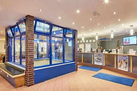 Youth Hostel 5