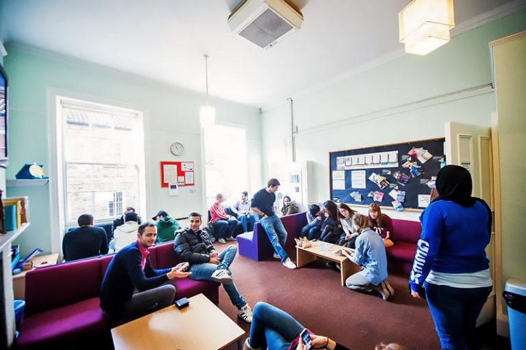 Escuela de inglés en York | EiY English in York 6