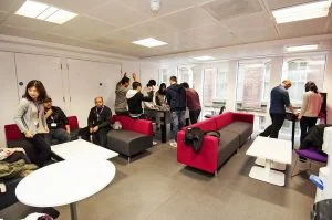 Escuela de inglés en Manchester | NCG Manchester New College Group 12