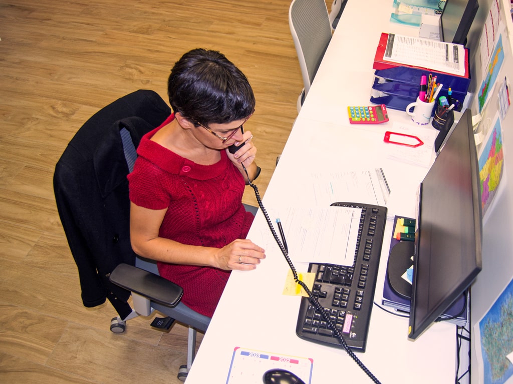 Atención telefónica durante tu curso en el extranjero en tu idioma