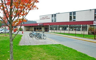 Colegio público DW Poppy Secondary School en Langley, British Columbia