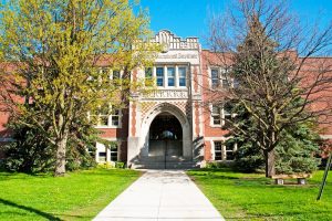 Estudiar un curso escolar en colegios públicos de Upper Grand District School Board en Guelph, Ontario