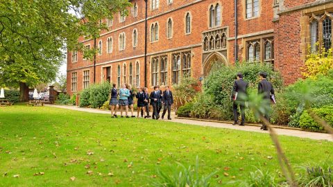 Año escolar en Inglaterra en el internado privado King's Ely School