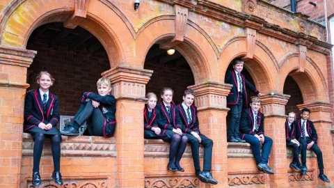 Año escolar en Inglaterra en el internado privado Lucton School