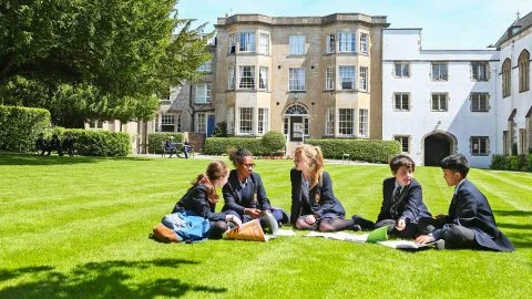 Año escolar en Inglaterra en el internado privado Warminster School