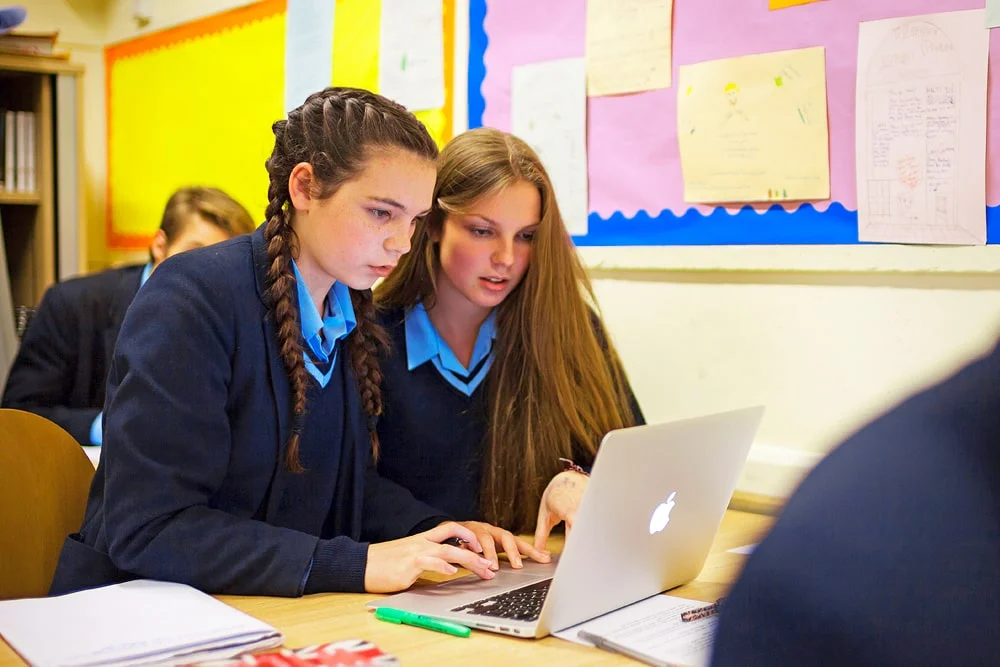 Supervisión del año escolar en el internado Kingham Hill School