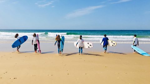 Campamento de verano de francés y surf en Arcachon, Francia