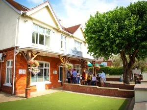 Curso de preparación First Certificate para niños y jóvenes en Bournemouth 1