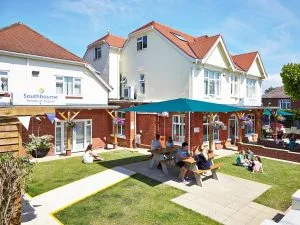 Curso de preparación First Certificate para niños y jóvenes en Bournemouth 4