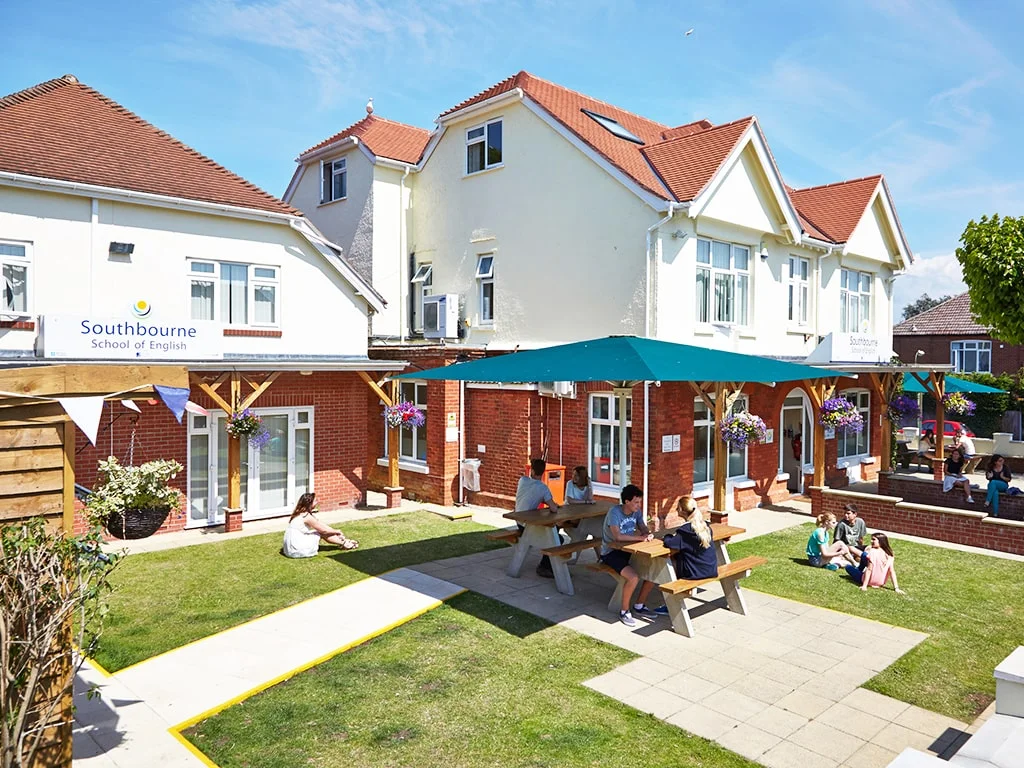 Curso de preparación First Certificate para niños y jóvenes en Bournemouth 4