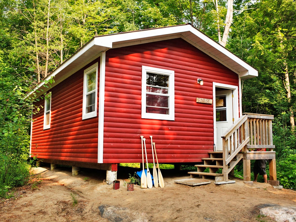 Alojamiento del campamento multiaventura en Canadá