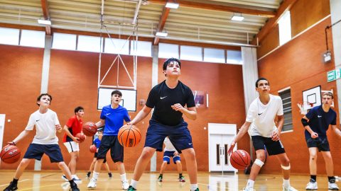 Campamento de verano de inglés y baloncesto en Inglaterra de Nike