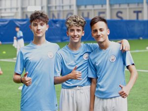 Campamento de verano de inglés y fútbol del Manchester City FC 16