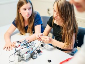 Campamento de verano de inglés y robótica LEGO en Inglaterra 11