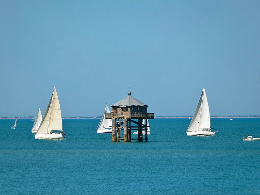 Campamento de verano de francés y catamarán o windsurf en La Rochelle, Francia 16