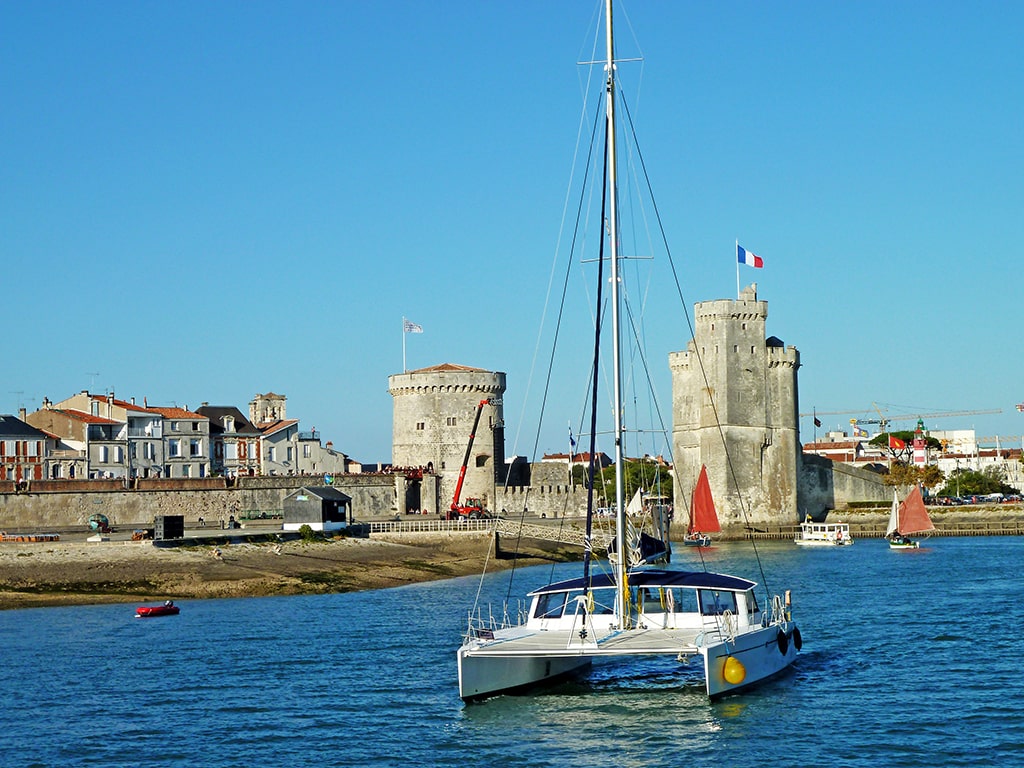 Campamento de verano de francés y catamarán o windsurf en La Rochelle, Francia 4