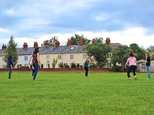 Curso de verano de preparación de exámenes en Newbury para jóvenes 13