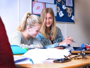 Curso de verano de preparación de exámenes en Newbury para jóvenes 14