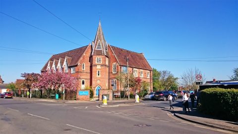 Curso de verano de preparación de exámenes en Newbury, Inglaterra, para jóvenes