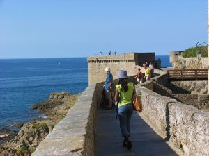 Campamento de verano de francés y vela o equitación en Saint-Malo, Francia 19